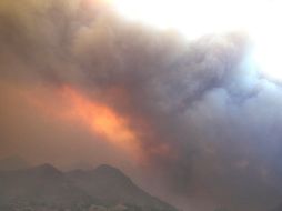 El incendio se extendió rápidamente y destruyó decenas de casas en una comunidad de jubilados. EFE/ M. Nelson