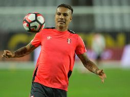 El capitán de la Selección peruana recibió con ''extrema sorpresa y decepción'' la decisión a pesar de que la propia entidad acepta que el jugador no usa cocaína. MEXSPORT / ARCHIVO