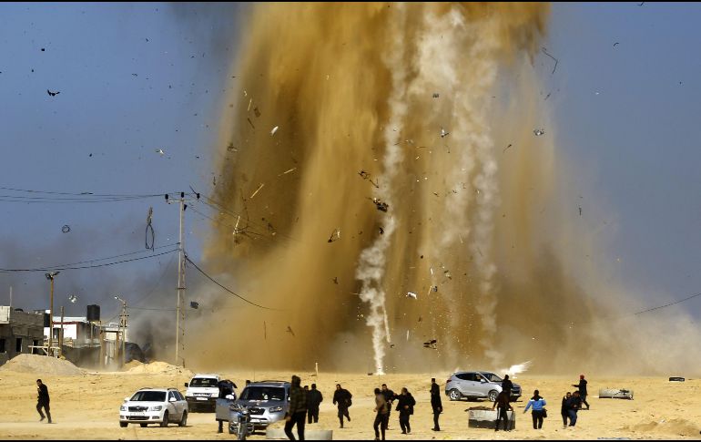 El ejército israelí señala que los aviones atacaron en respuesta a dos lanzamientos de misiles contra Israel. AFP / M. Abed