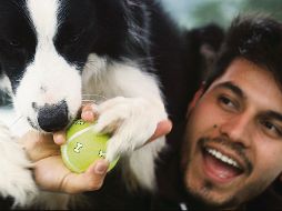 Trama. Un hombre sin empleo se encuentra con un peludo amiguito con el cual vivirá nuevas aventuras hasta que ambos recobren todo aquello que han perdido. ESPECIAL