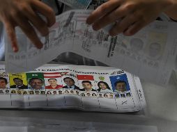 Se exige la nulidad de la votación y los resultados del escrutinio en las 18 mil 103 mesas electorales receptoras. AFP/ O. Sierra