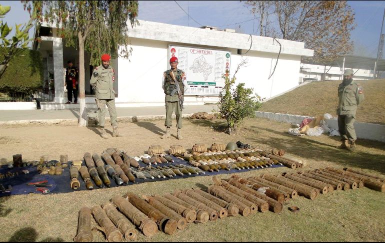 Los insurgentes entregaron sus armas recibiendo a cambio una bandera paquistaní y flores. EFE/ARCHIVO