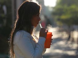 Recomiendan a la población salir bien abrigada ante las bajas temperaturas. EL INFORMADOR/ARCHIVO