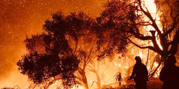 Emiten nuevas alertas de evacuaci&oacute;n por incendios en California