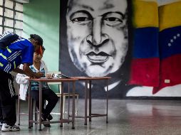 Unos 19.7 millones de venezolanos están convocados para la votación en la que se elegirán 335 alcaldes. EFE/ M. Gutiérrez