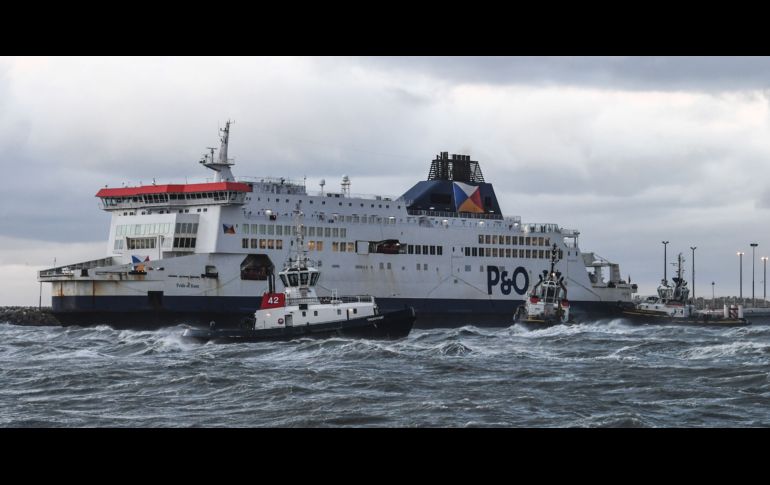 Un ferry de la compañía británica P&O encalló en las proximidades del puerto francés de Calais,sin causar heridos pero interrumpiendo el tráfico en el Canal de la Mancha.