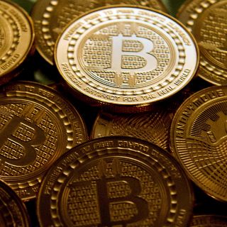 El bitcoin debuta en el mercado a casi 16 mil dólares por unidad