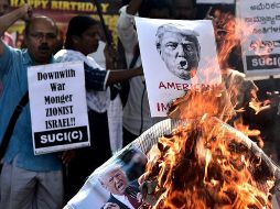 Las manifestaciones en contra de la decisión de Donald Trump continúan en varios lugares. EFE/J. Nv