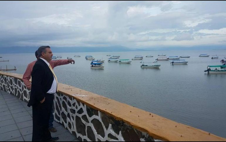 En dos años de administración, el alcalde de Chapala Javier Degollado González se ha quedado en dos ocasiones a un paso de ser suspendido por no pagar laudos. FACEBOOK/javierdegolladopag