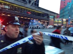 La policía neoyorquina realiza un fuerte operativo cerca de la estación de Port Authority. AP / C. Zoeller