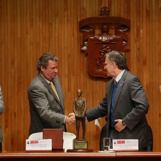 La UdeG galardona a EL INFORMADOR