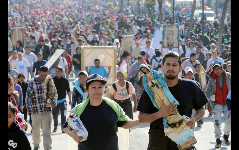 Miles de peregrinos llegan a Basílica de Guadalupe para la festividad del 12 de diciembre.
