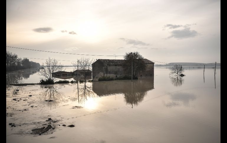 Una zona de Brescello, Italia, quedó inundada tras el desbordamiento del río Enza. AFP/M. Bertorello