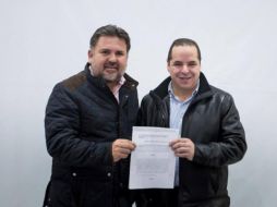 El acuerdo fue signado por Guillermo Medrano, coordinador de MC Jalisco y Enrique Velázquez, presidente de la organización Hagamos. FACEBOOK/MemoMedranoB