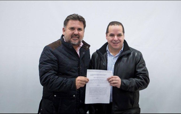 El acuerdo fue signado por Guillermo Medrano, coordinador de MC Jalisco y Enrique Velázquez, presidente de la organización Hagamos. FACEBOOK/MemoMedranoB
