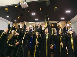 Los graduados de la UAL, en su acto académico. EL INFORMADOR/G. Gallo