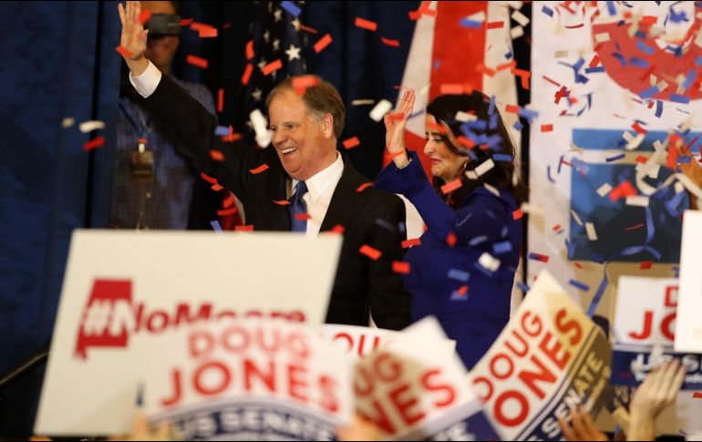 Entre las ruinas de la campaña de Moore derrotada por el demócrata Doug Jones (foto), Trump enfrenta dudas sobre su capital político. AFP / J. Sullivan