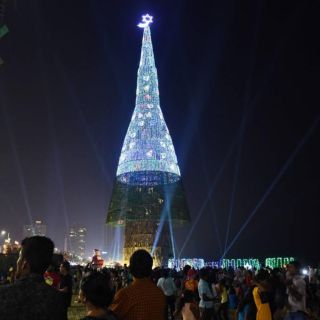 Sri Lanka gana Récord Guinness por el árbol de Navidad más alto del mundo