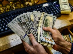 Se prevé que este día el peso mexicano cotice entre 19.00 y 19.25 pesos por dólar. EL INFORMADOR / ARCHIVO