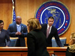 La propuesta del presidente designado por los republicanos, Ajit Pai, fue aprobada en una votación de tres a dos. AP/C. Kaster