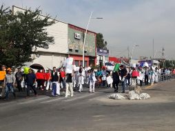 Los trabajadores se manifiestan por la Calzada Independencia rumbo a Palacio de Gobierno. TWITTER / @MovilidadJal