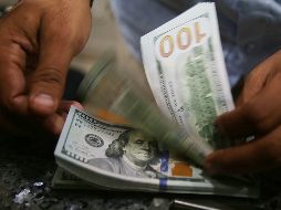 La moneda estadounidense se compró en un precio mínimo de 17.95 pesos en bancos de la Ciudad. EL INFORMADOR/ ARCHIVO