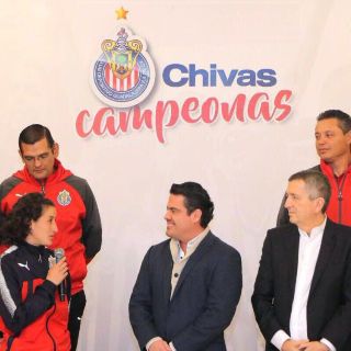 Gobernador reconoce a equipo femenil de Chivas