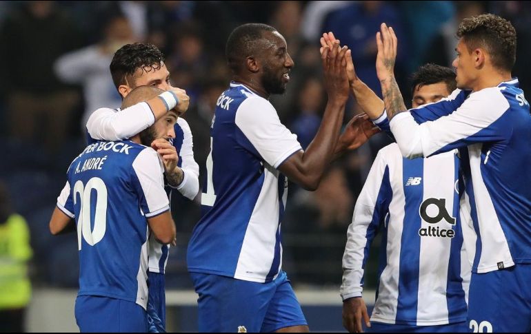 Vincent Aboubakar (C) abre el marcador para el Porto. TWITTER/PORTO