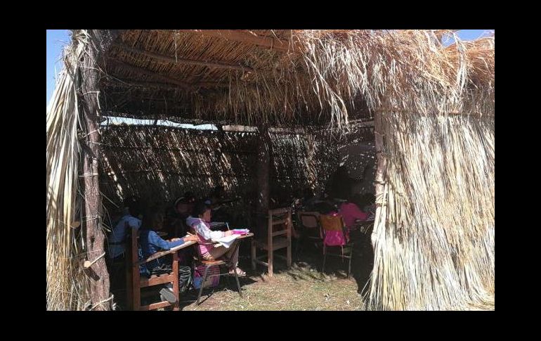 Las familias se organizaron en 10 grupos de 26 personas para construir las 10 aulas con la aportación del material por parte de ellos mismos. Roselia Chaca / SUN