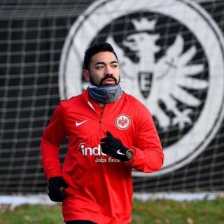 Marco Fabián pisa de nuevo el césped