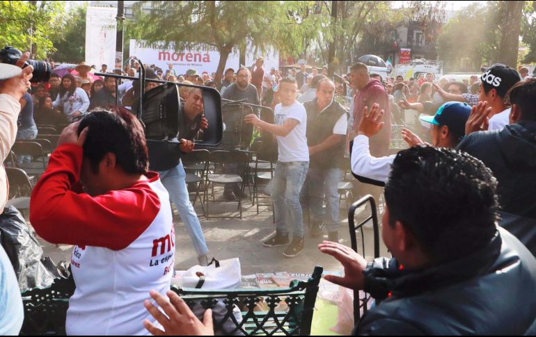 El viernes, simpatizantes del PRD y Morena protagonizaron una pelea en la delegación Coyoacán. SUN / I. Olivares