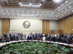 Según las pautas del INE, cada una de las tres mil 111 emisoras transmitirá los mensajes de la elección federal y locales. SUN / ARCHIVO