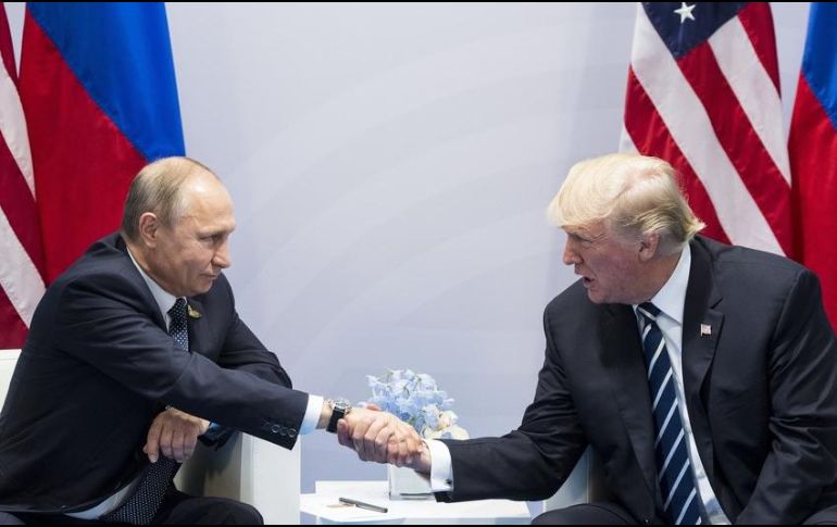 En llamada telefónica, Putin asegura a Trump que si sus servicios de inteligencia saben sobre ataques a EU, les devolverán el favor. AP / ARCHIVO