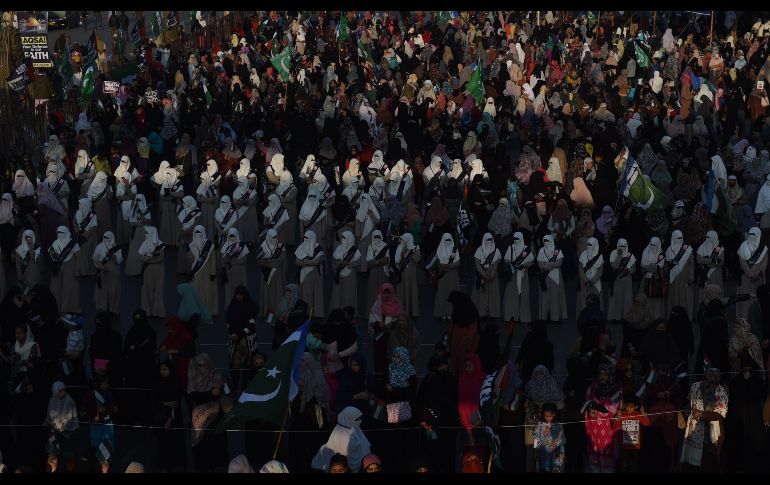 Mujeres partidarias del Jamaat-e-Islami marchan en Karachi, Pakistán. Miles de islamistas se concentraron para condenar la decisión del presidente estadounidense Donald Trump de declarar a Jerusalén la capital de Israel. AFP/R. Tabassum