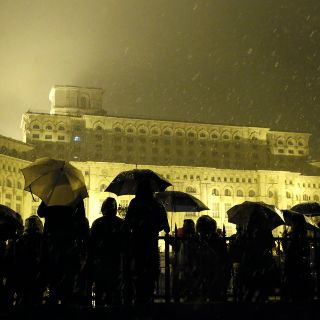 Rumanos protestan contra reforma que frena la lucha anticorrupción