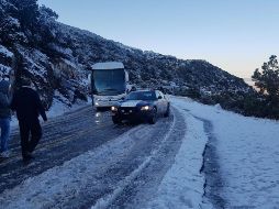 La tercera tormenta invernal está provocando caída de nieve en los estados de Sonora y Chihuahua; piden a los automovilistas atender indicaciones. TWITTER / @uepcsonora