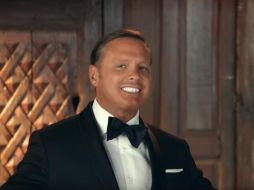 Luis Miguel luce en su nuevo material un rostro sin arrugas y los pómulos parecen más prominentes.YOUTUBE / Warner Music México