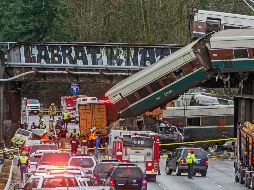 A bordo del ferrocarril viajaban 77 pasajeros y siete miembros de la tripulación al momento en que 13 vagones se salieron de las vías. AP / P. Haley/The News Tribune
