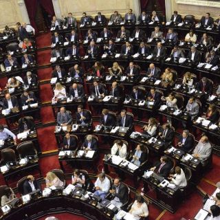 Argentina aprueba reforma de pensiones tras horas de debate