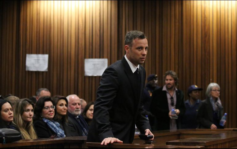 En noviembre, la Corte Suprema de Apelaciones de Sudáfrica incrementó la sentencia a Pistorius por el asesinato de su pareja, la modelo Reeva Steenkamp, ocurrido en 2013. AFP / ARCHIVO