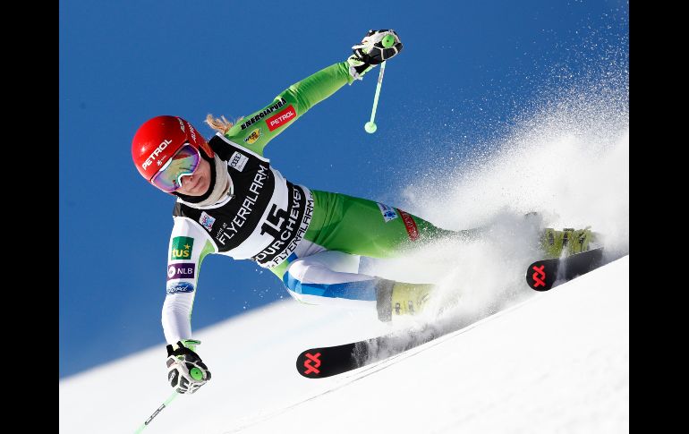 Anda Drev, de Eslovenia, compite en eslalon gigante de la Copa Mundial de esquí alpino en Courchevel, Francia. AP/G. Facciotti