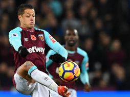 El máximo goleador de la Selección mexicana tendrá una oportunidad de ganarse un lugar estable en el 11 inicial de los Hammers. AFP/ARCHIVO