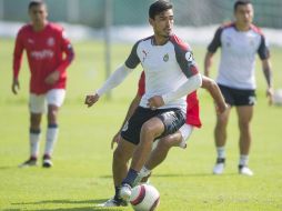 Al defensa le restan seis meses de contrato con Chivas. MEXSPORT/ARCHIVO
