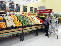 Por su parte, las remuneraciones medias de los minoristas registran un aumento mensual en términos reales de 0.4 por ciento. EL INFORMADOR / ARCHIVO