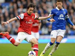 Reconocido como uno de los mejores futbolistas checos de las últimas décadas, Rosicky (I) tuvo una etapa de 10 años con el equipo de la Liga Premier inglesa. EFE / ARCHIVO