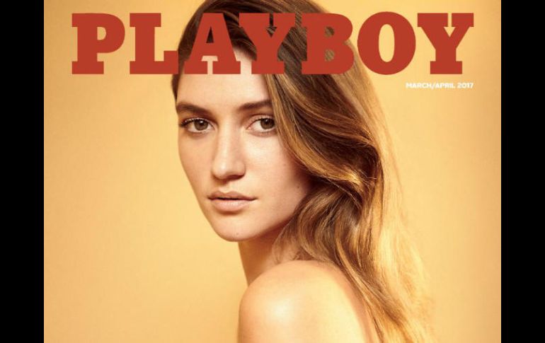 En la portada 'Naked is normal' aparece una modelo topless. TWITTER / @Playboy