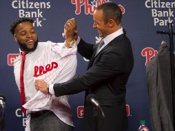 Carlos Santana jugó los últimos ocho años con los Indios de Cleveland. AP/J. Moreno