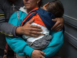 Autoridades migratorias detuvieron a siete mil 018 familias en la frontera con México, un incremento de 45 por ciento. AP / ARCHIVO