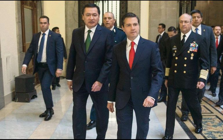 El secretario de Gobernación, Miguel Ángel Osorio Chong, acompañó ayer al Presidente Enrique Peña Nieto a la sesión del Consejo Nacional de Seguridad Pública.  ESPECIAL