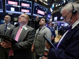 Los operadores en el parqué neoyorquino terminaron con pérdidas moderadas la última jornada bursátil previa a la Navidad. AP / ARCHIVO